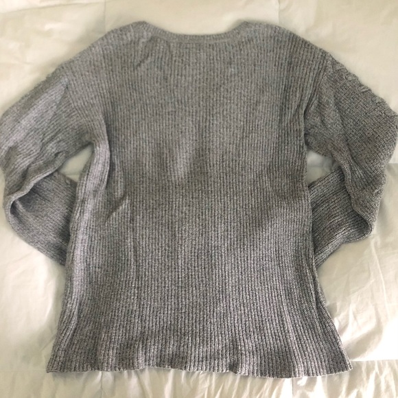 American Eagle Outfitters V-Neck Grey Sweater - Picture 5 of 6